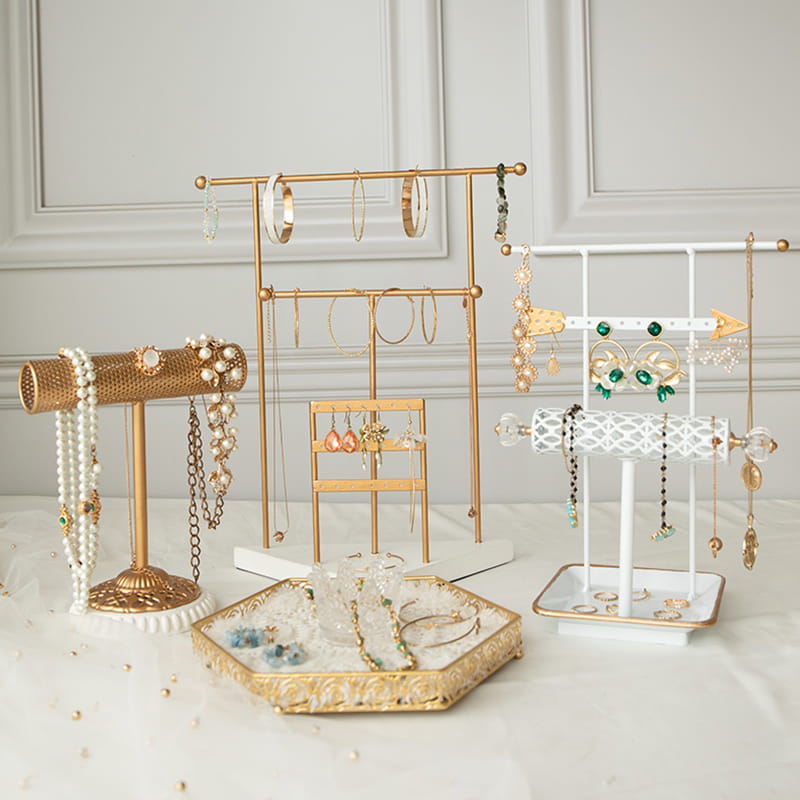 Espositore per braccialetti con vassoio portaoggetti