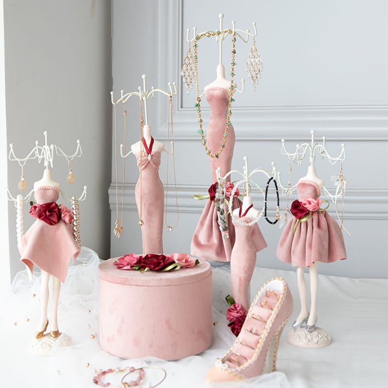 Set espositore per gioielli serie rosa moda con bambola per gioielli in resina, scatola per gioielli in flanella, anello per tacchi alti
